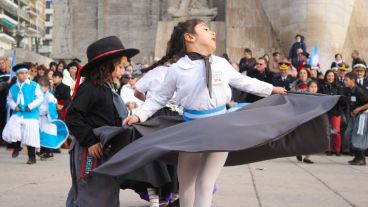 Los pequeños se lucieron al bailar chacareras. (Rosario3.com)