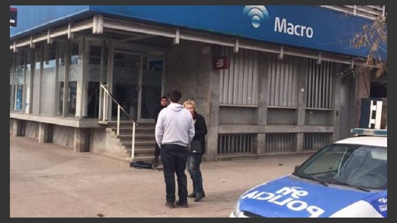 El frente de la sucursal asaltada el miércoles pasado.