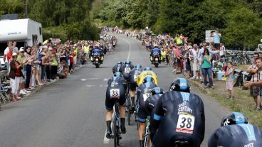 Este martes se corría la etapa décima que consta de 167 kilómetros. Aún faltan completar 11 tramos. (EFE)