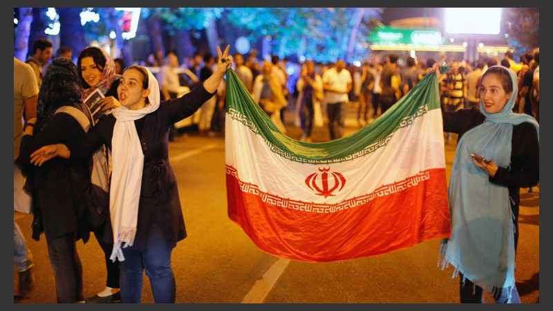 Hubo festejos en las calles de Irán por el acuerdo nuclear. (EFE)