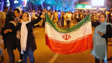 Hubo festejos en las calles de Irán por el acuerdo nuclear. (EFE)