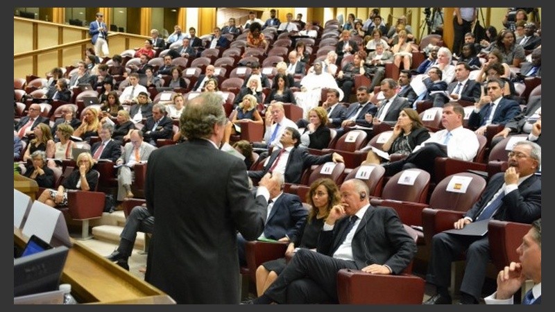 El auditorio con dirigentes y periodistas.