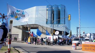 Así se veía este martes al mediodía la flamante estación de trenes en San Martín al 6200. (Rosario3.com)