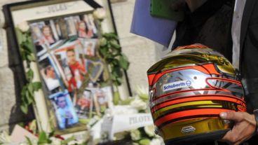 El casco de Bianchi en su funeral. El piloto tenía 25 años. (EFE)