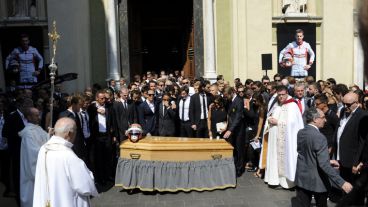 La ceremonia se realizó en una iglesia de la localidad de Niza, Francia. (EFE)