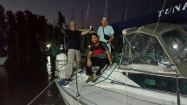 Benozzi, Capuccio y Morales, en el velero Tunante II.