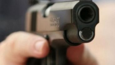 En la mochila de Nicolás encontraron una pistola 9 mm.