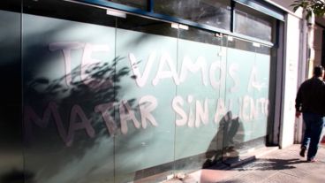 El sindicato se reunió con funcionarios políticos y policiales por las pintadas.