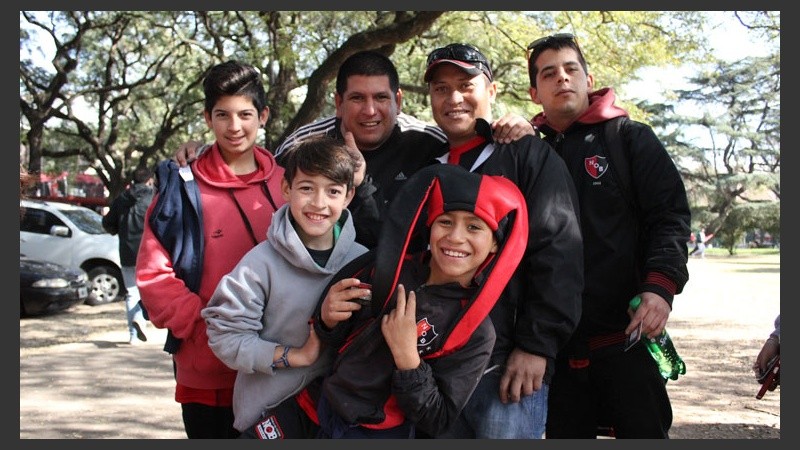 Los grupos de hinchas llegaron desde temprano.