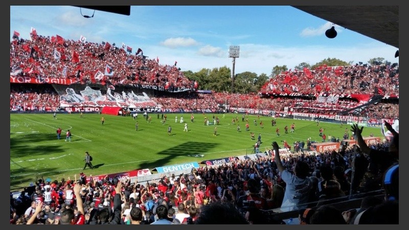 El Coloso repleto e impecable.