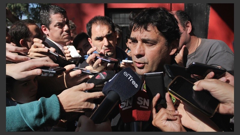 Riccobelli dio una conferencia de prensa en el Coloso. 