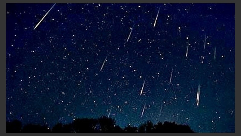 El evento se combina con la copiosa lluvia de meteoros conocido como las Perseidas.