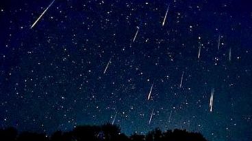 El evento se combina con la copiosa lluvia de meteoros conocido como las Perseidas.