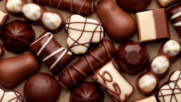 El chocolate estimula la producción de serotonina y endorfinas.
