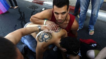 Seis heridos tras el ataque de un hombre durante una marcha del Orgullo Gay en Israel. (EFE)