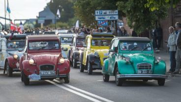 ¡Para nostálgicos! Encuentro internacional de fanáticos del Citröen 2CV en Polonia. (EFE)