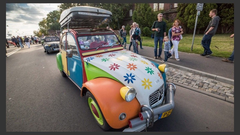 En buen estado y muchos tuneados, fueron los vehículos que se vieron en el encuentro. (EFE)