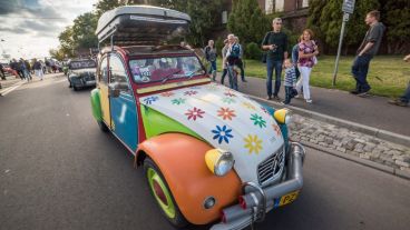 En buen estado y muchos tuneados, fueron los vehículos que se vieron en el encuentro. (EFE)