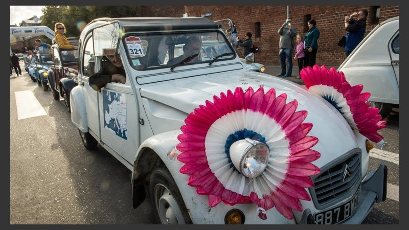 200 autos participaron de la movida. (EFE)