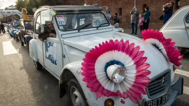 200 autos participaron de la movida. (EFE)