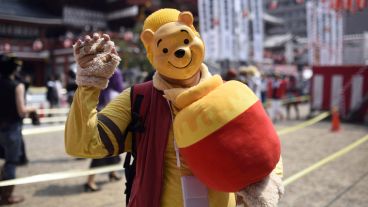 Un humilde Winnie the Pooh saludando a cámara. (EFE)