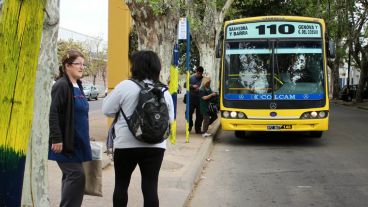 A la medianoche vuelven a circular los colectivos amarillos de Rosario Bus.