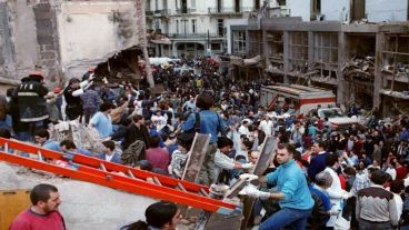 A las 9:53 del lunes 18 de julio de 1994, se produce el atentado contra el edificio de la Asociación Mutual Israelita Argentina (Amia).