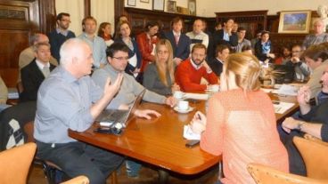 Los ediles recibieron a especialistas en el tema.