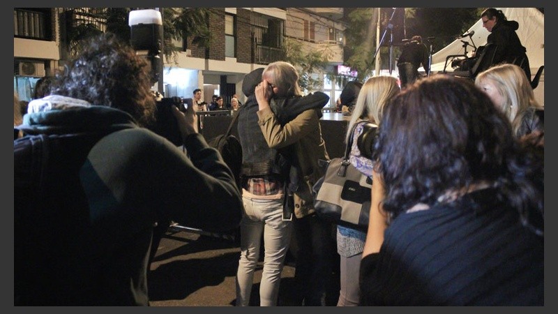 Muchos abrazos en la víspera a un nuevo aniversario. (Rosario3.com)