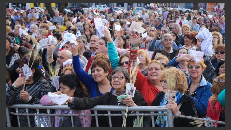 Como es costumbre, San Cayetano moviliza a miles de creyentes año tras año en Rosario. (Alan Monzón/Rosario3.com)