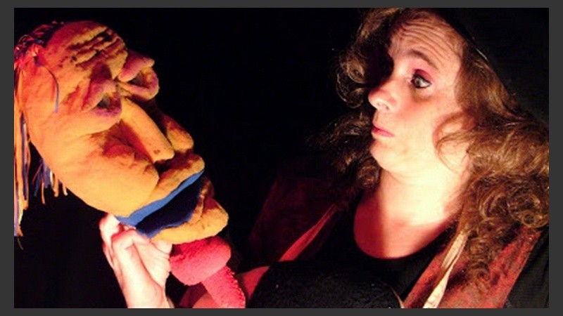 A las 16, Juan sin Miedo, teatro de títeres con Adriana Felicia y Germán Geminale. En el Museo de la Ciudad, bulevar Oroño 2300.