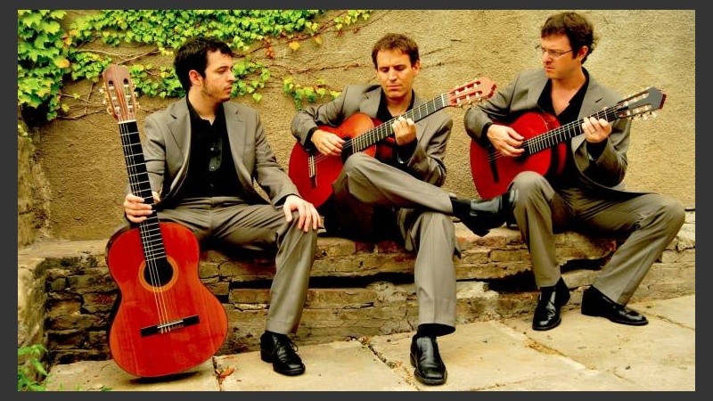 A las 19.30, se presenta el trío de tango Escolaso –Mariano Mattar, Andrés Guzmán y Damián Cortés–. En el ECU, San Martín 750. Gratis.