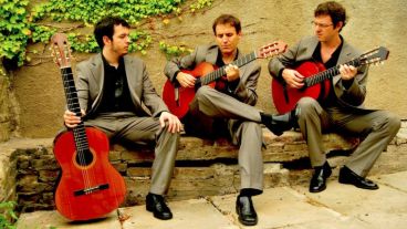 A las 19.30, se presenta el trío de tango Escolaso –Mariano Mattar, Andrés Guzmán y Damián Cortés–. En el ECU, San Martín 750. Gratis.