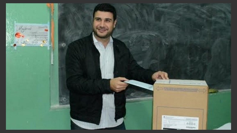 Cleri votó en la escuela Brigadier López, en la zona oeste de la ciudad de Rosario.