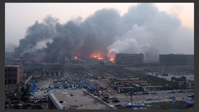 Gran explosión en la localidad de Tianjin (China) deja al menos 42 muertos y más de 500 heridos. (EFE)