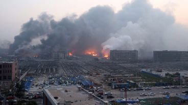 Gran explosión en la localidad de Tianjin (China) deja al menos 42 muertos y más de 500 heridos. (EFE)