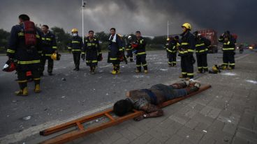 Hasta el momento, fuentes oficiales confirmaron la muerte de 42 personas y más de 500 heridos. (EFE)