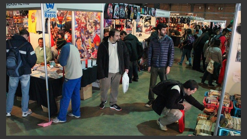 Este jueves por la tarde en el Centro de Expresiones Contemporáneas (CEC) se abrió la muestra con muchos stands para conocer. (Rosario3.com)