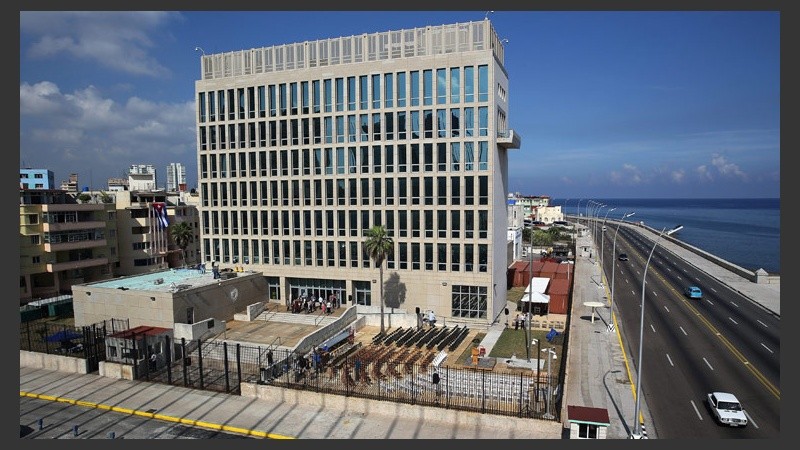 Así es el edificio de la embajada en La Habana. (EFE)