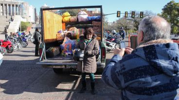 El camión cargado de juguetes para donar a los más pequeños. (Rosario3.com)