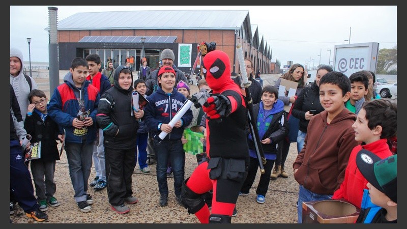 En las afueras seguro te cruzás con algún superhéroe. (Rosario3.com)