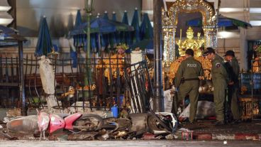 La policía ha desplegado un centenar de agentes en una zona repleta de comercios y hoteles en la capital tailandesa. (EFE)