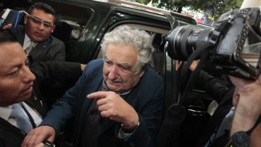 Mujica: "No sé cómo (Argentina y Brasil) van a salir de sus respectivas crisis".. Parece una telenovela”.