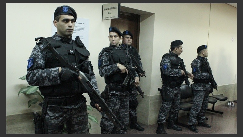 La lectura del fallo se realizó en los Tribunales provinciales este miércoles al mediodía con fuerte presencia policial. (Alan Monzón/Rosario3.com)