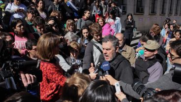 Alberto Perassi hablando con la prensa este miércoles al mediodía. (Alan Monzón/Rosario3.com)