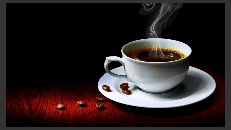 Los pacientes que beeben café tienen el 33% menos de posibilidades de morir de cáncer o de cualquier otra causa que los demás.