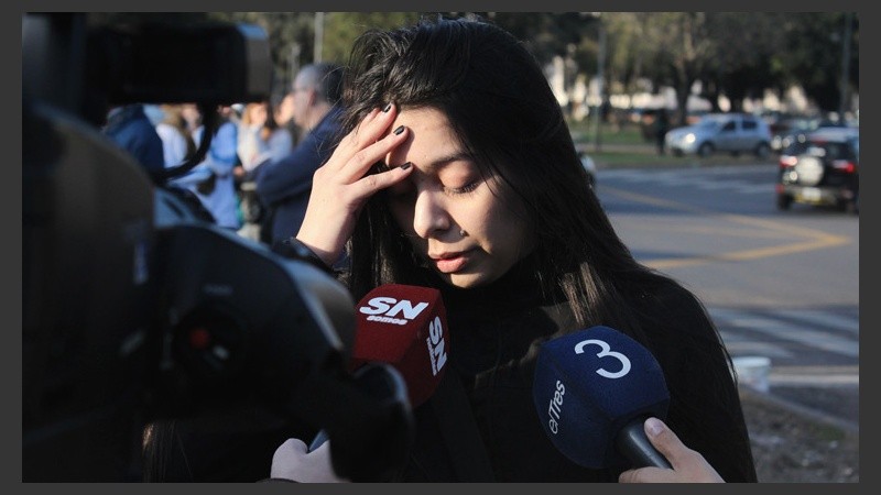 Una de los familiares de Gerardo en diálogo con la prensa. (Alan Monzón/Rosario3.com)