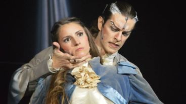 A las 20, "Drácula, el musical", con escenografía y vestuario originales, orquesta en vivo y 40 artistas en escena. En el teatro Broadway, San Lorenzo 1223.