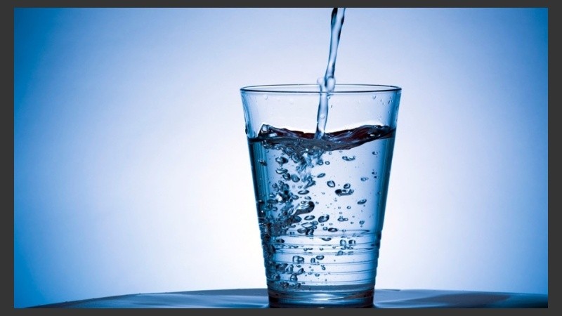 El agua no se puede sustituir por otras bebidas