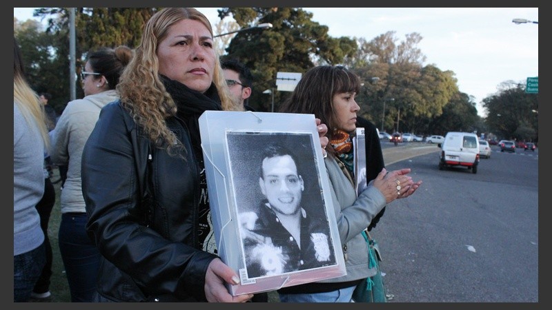Escobar desapareció el viernes 14 a la madrugada y su cuerpo apareció el 21 en el Paraná, después de varias marchas.